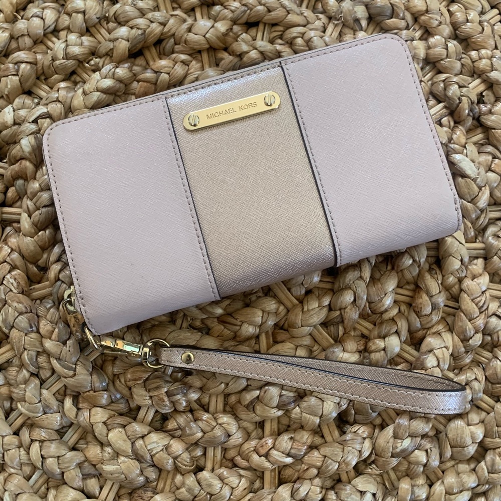 Michael Kors Wallet/Wristlet Pink
